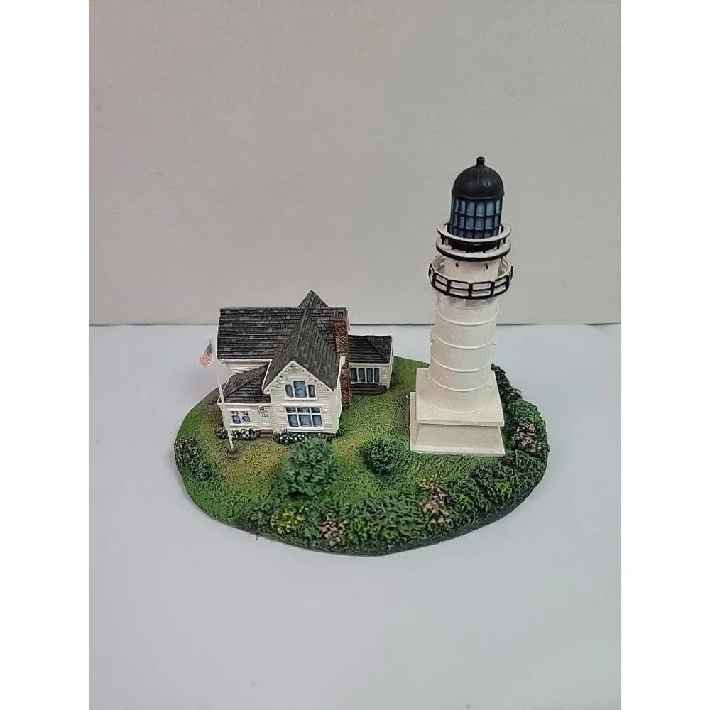 Danbury Mint Cape Elizabeth Light Beacons by the Sea Lighthouse Figurine